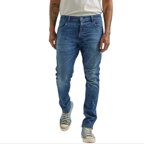 Wrangler Other - Wrangler distressed straight jeans size 30